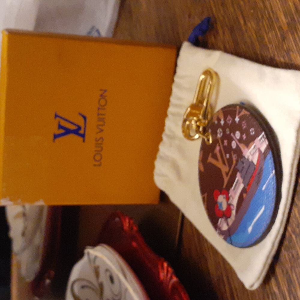 LOUIS VUITTON PURSE KEY CHARM HOLDER AUTHENTIC - Picture 2 of 8